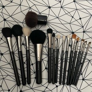 MAC Cosmetics 15 Makeup Brushes Bundle